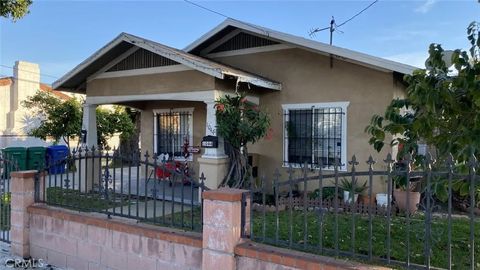 Photo of 1044 E 17th Street, Long Beach, CA 90813 (MLS # PW26042939)