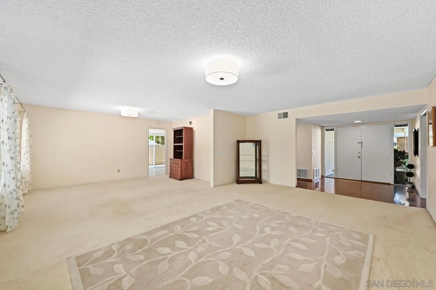 17506 Plaza Karena