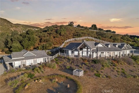 Photo of 37492 Calle De Lobo, Murrieta, CA 92562 (MLS # SW26129259)