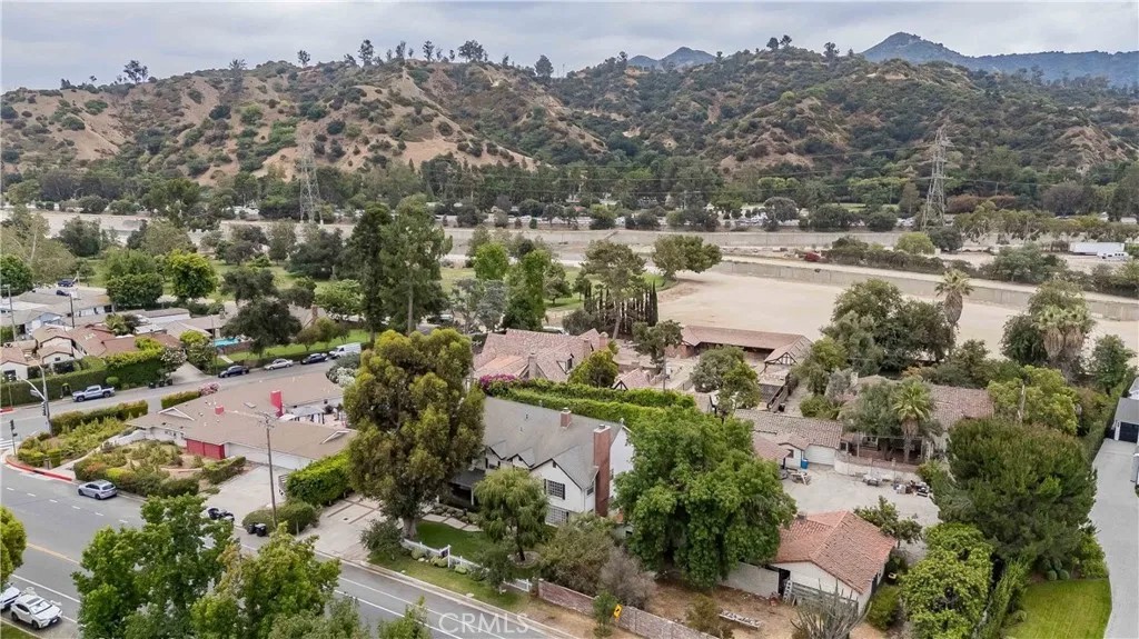 1714 Riverside