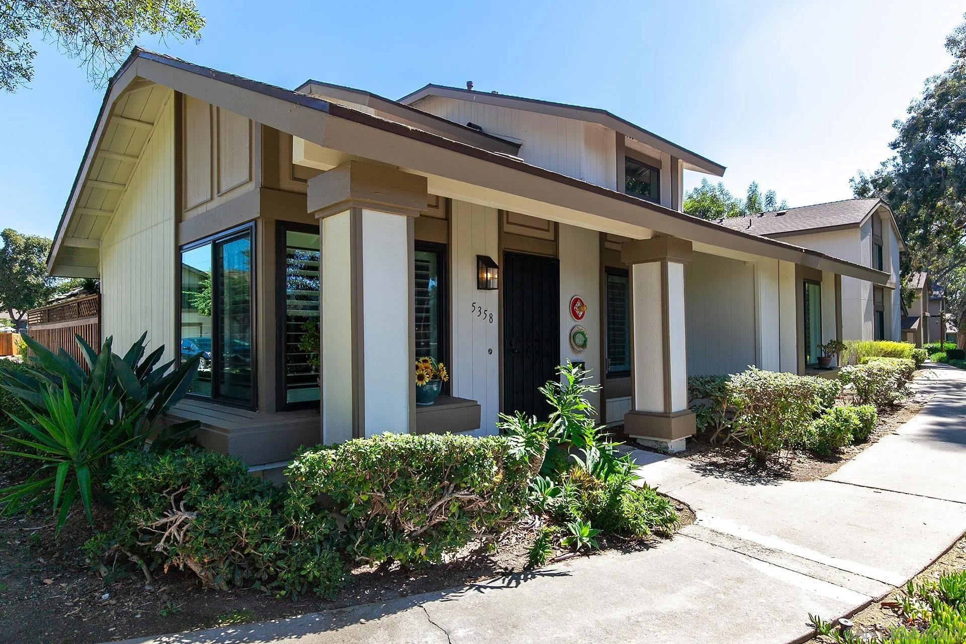 5358 Caminito Velasquez