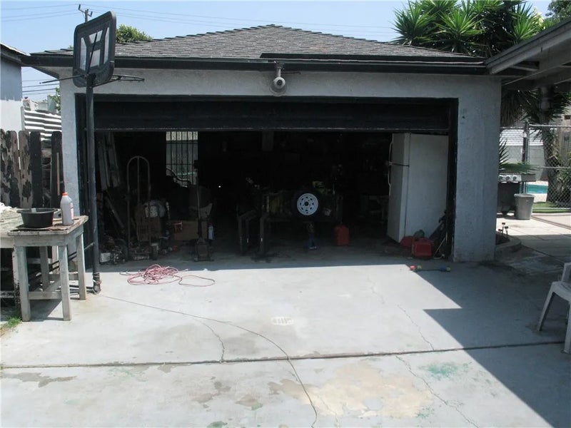 812 N Poinsettia Avenue