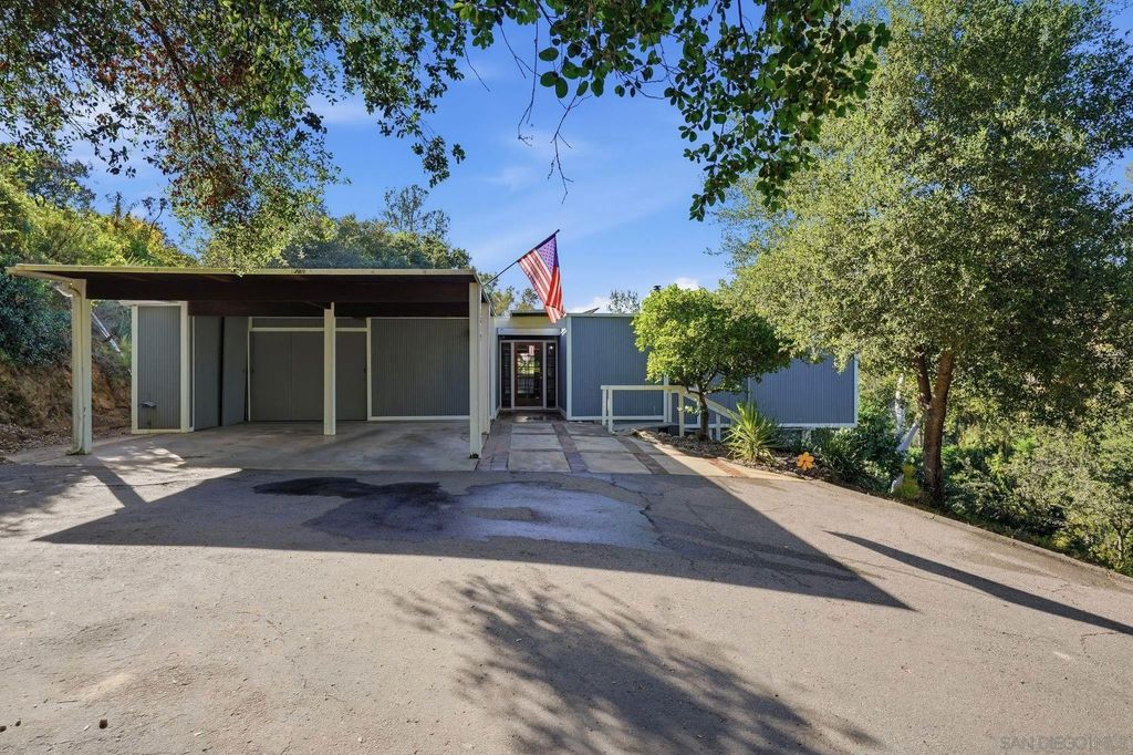 Photo of 11819 Johnson Lake Road, Lakeside, CA 92040 (MLS # 260008330)