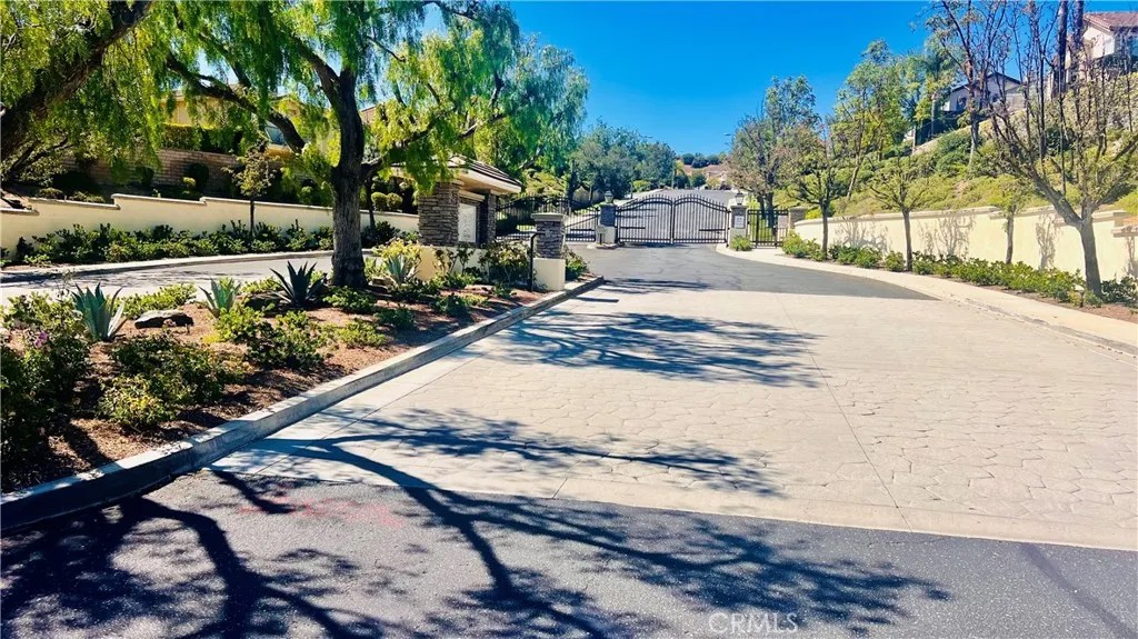 2809 Silk Oak Avenue