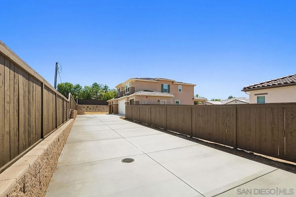 Photo of 2522 Blackbird Gln, Escondido, CA 92029 (MLS # 260010740)