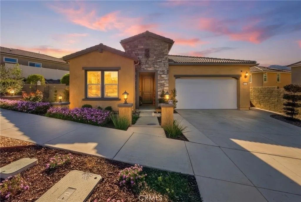 Photo of 11863 Trailwood Ct, Corona, CA 92883 (MLS # CV26032190)