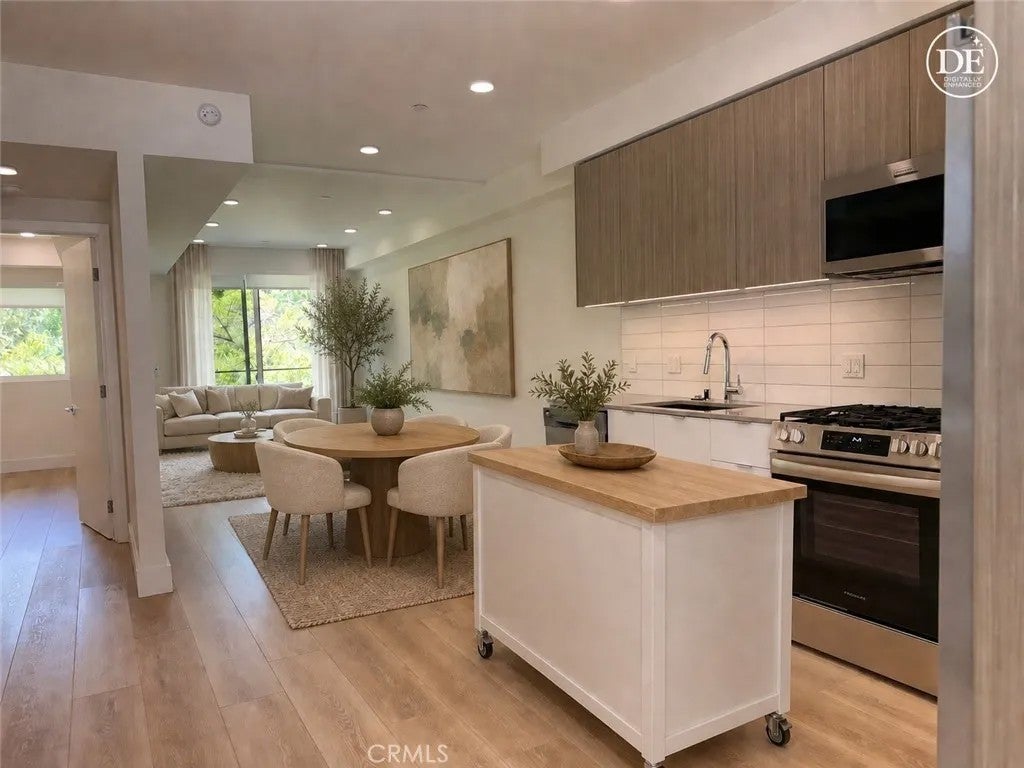Photo of 12078 Guerin Street #202, Studio City, CA 91604 (MLS # SR26140561)