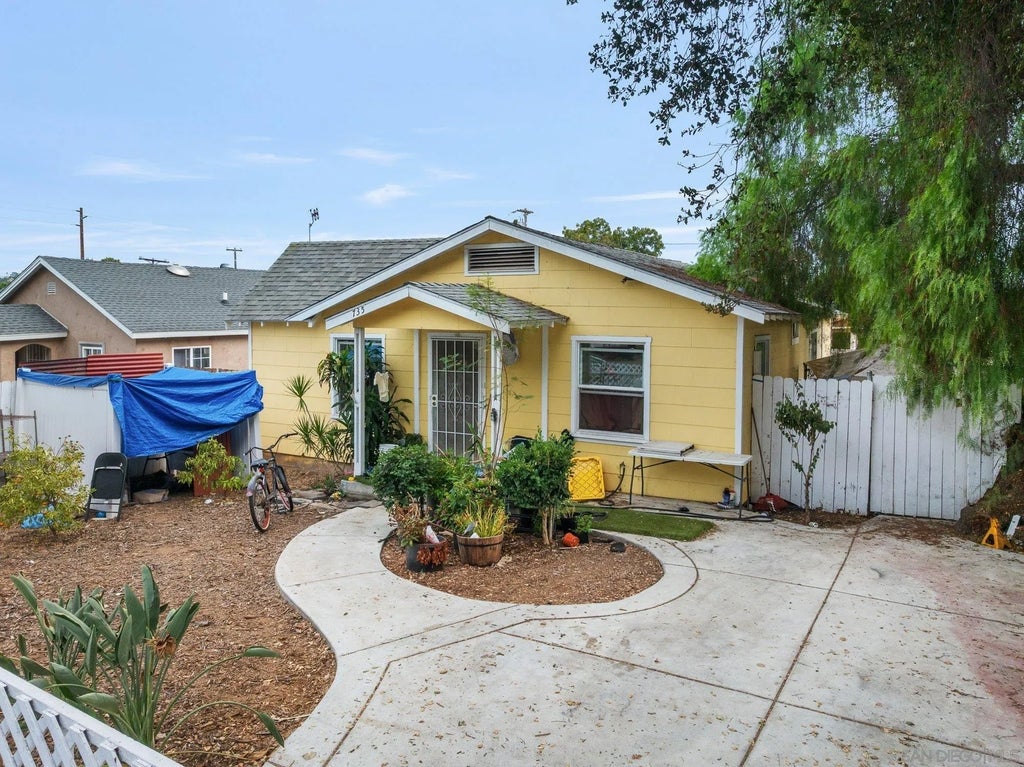 Photo of 735 W 6Th AVE, Escondido, CA 92025 (MLS # 260023978)