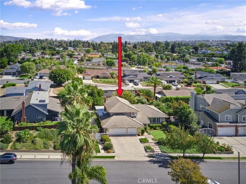 5062 W Knoll Drive
