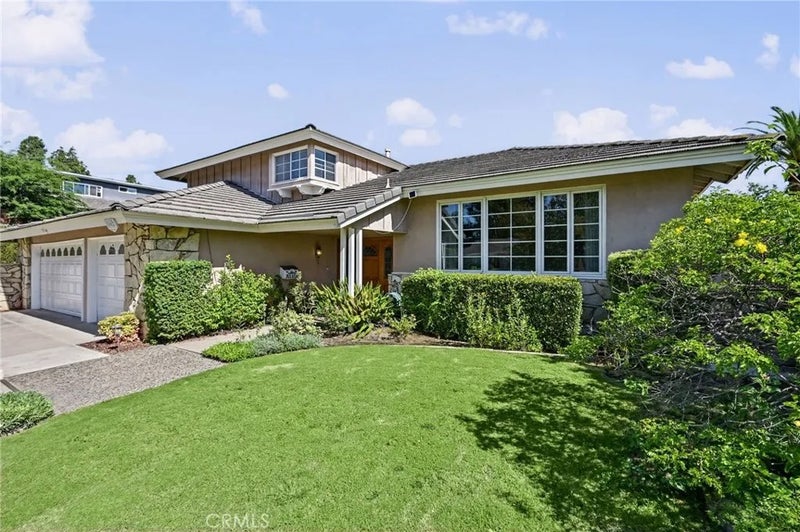 5062 W Knoll Drive