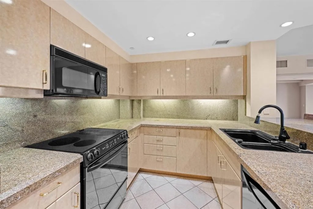 100 Harbor Drive 3004