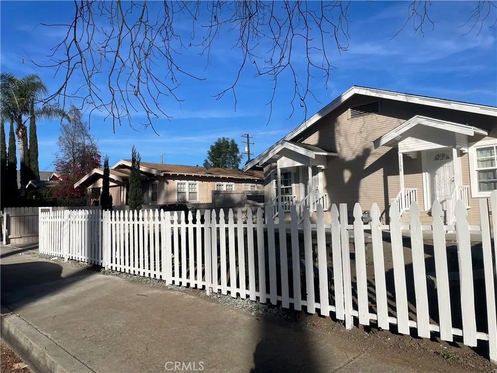 Photo of 1138 N Park Avenue, Pomona, CA 91768 (MLS # WS26017443)