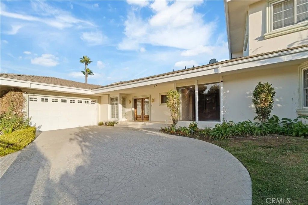 Photo of 4178 Regal Oak Drive, Encino, CA 91436 (MLS # SR26001887)