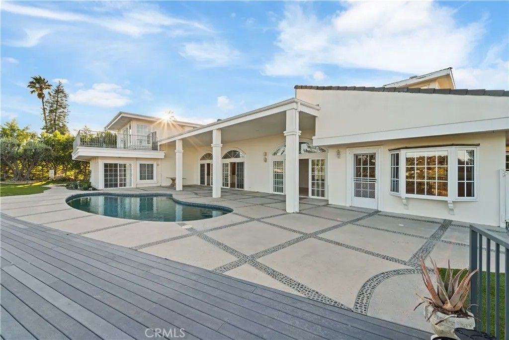 Photo of 4178 Regal Oak Drive, Encino, CA 91436 (MLS # SR26001887)