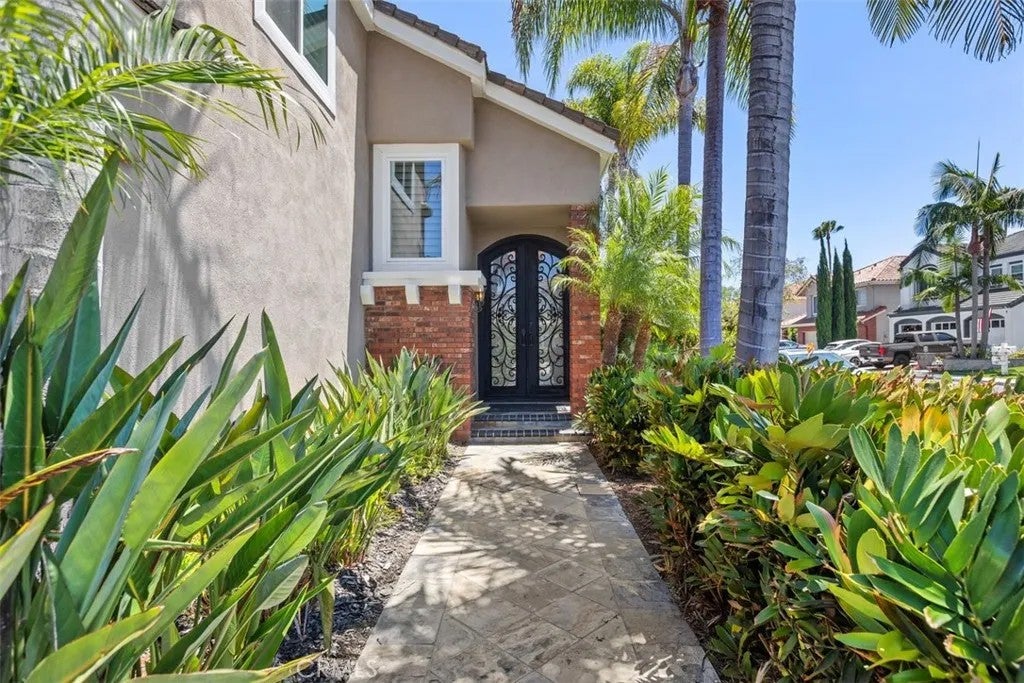 26 Larkfield Ln