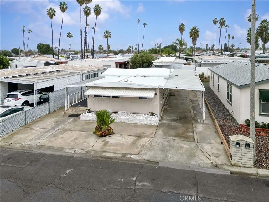 Photo of 190 Santa Lucia Dr, Hemet, CA 92543 (MLS # IV26034102)