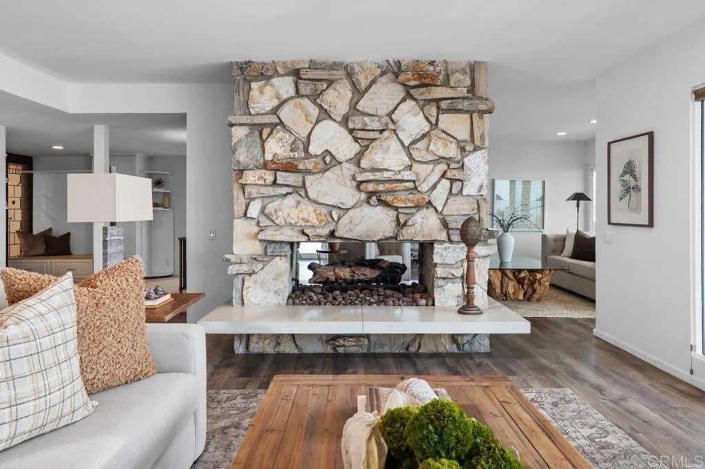 1010 La Jolla Rancho Rd