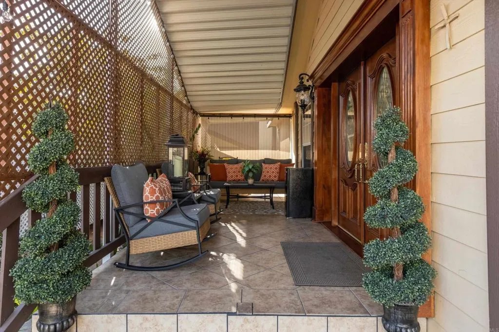 2550 E Valley East 44