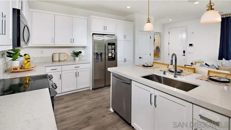 895 Jude Drive 6