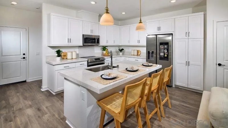 895 Jude Drive 6