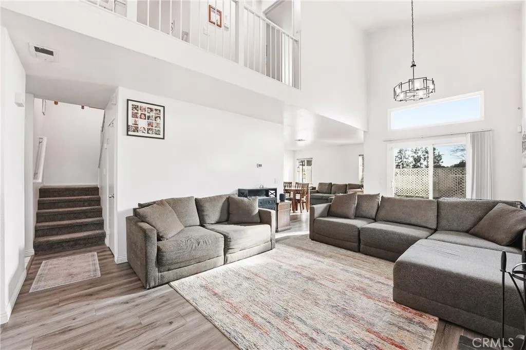 7639 Hillhurst