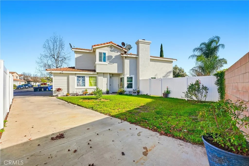 7639 Hillhurst