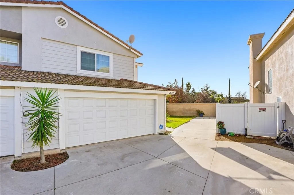 7639 Hillhurst