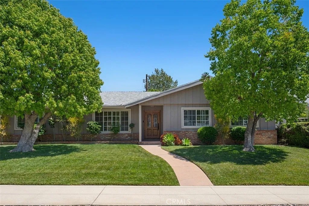 Photo of 5630 Valley Circle Boulevard, Woodland Hills, CA 91367 (MLS # SR26227536)