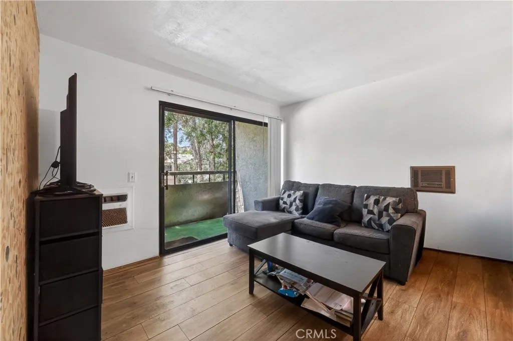 6650 Amherst 18c