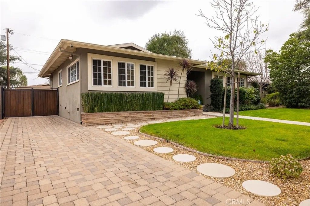 Photo of 17242 Ludlow, Granada Hills, CA 91344 (MLS # SR26033077)