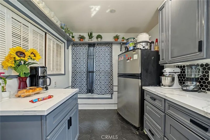 907 S Danehurst