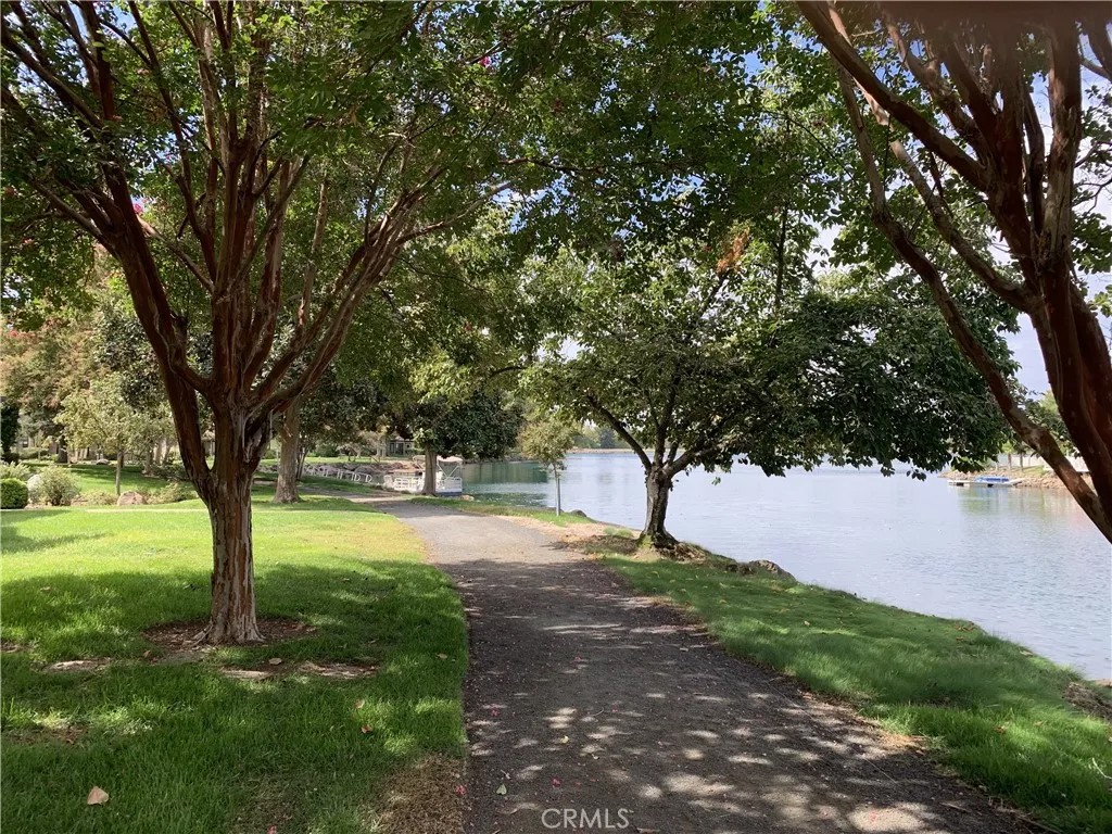 7 Lakeside Terrace