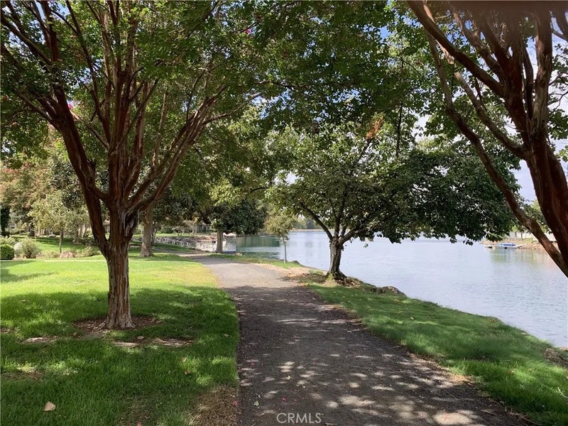 7 Lakeshore Terrace