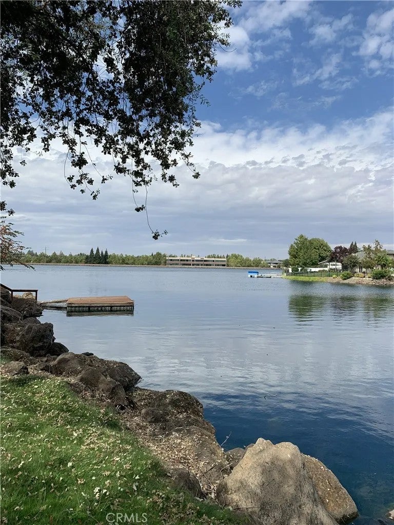 7 Lakeshore Terrace