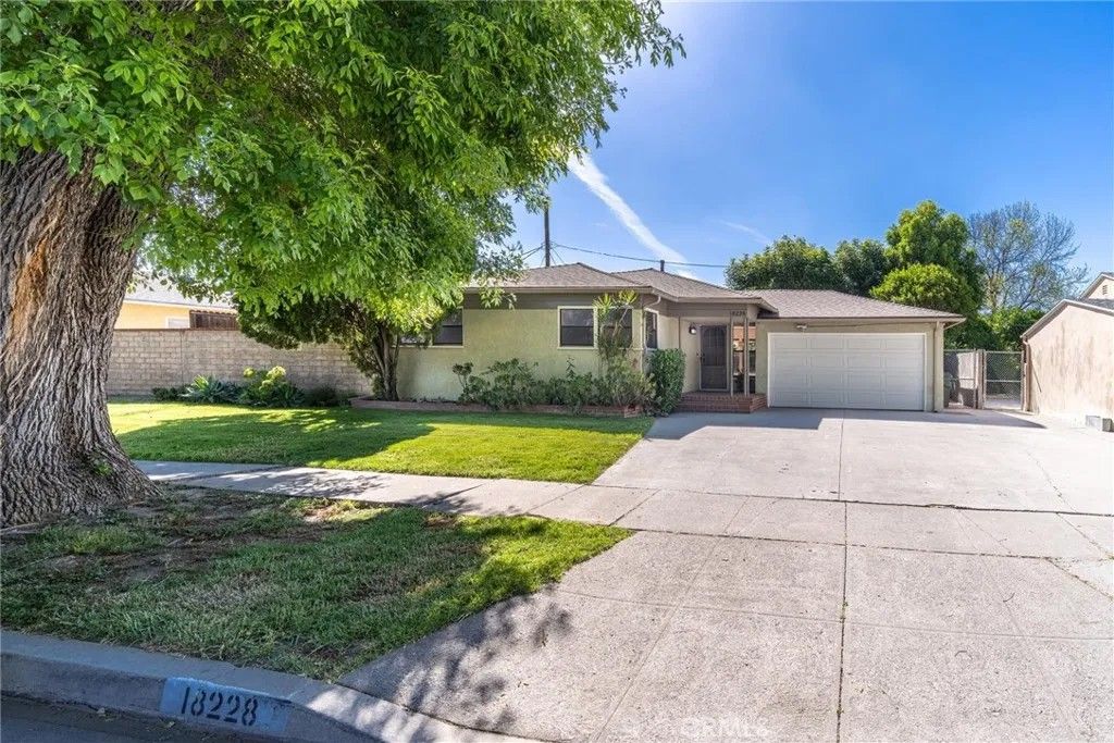 Photo of 18228 Keswick St, Reseda, CA 91335 (MLS # SR26077060)