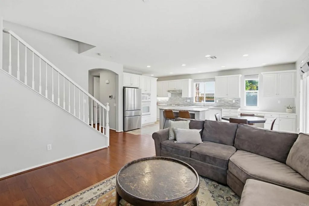 3954 Lake Shore Street