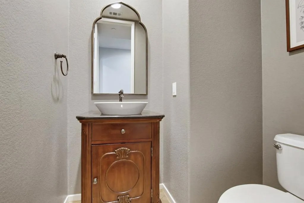 3954 Lake Shore Street