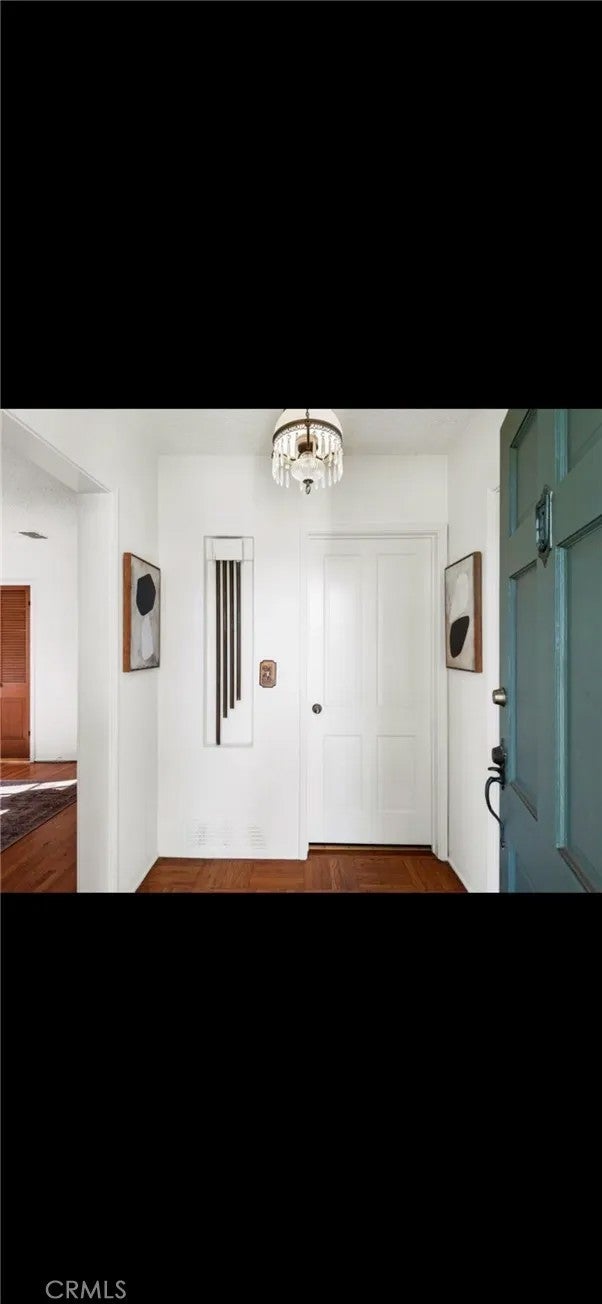 1563 Valencia