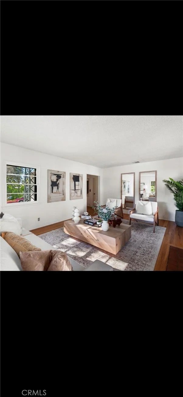 1563 Valencia