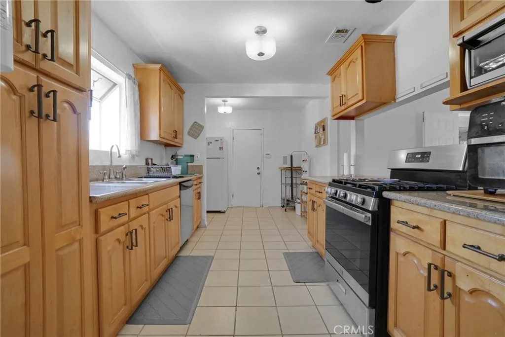 2022 Graham Ave