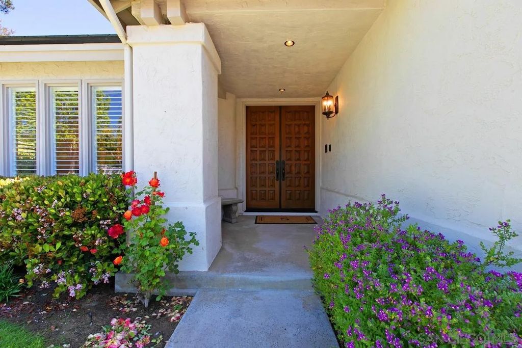 Photo of 3040 Caminito Tercer Verde, Del Mar, CA 92014 (MLS # 250035776)