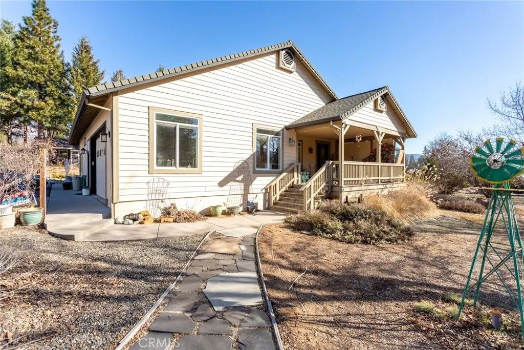 Photo of 2620 Fryers Way, Mount Shasta, CA 96067 (MLS # SN26019345)