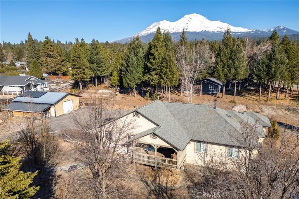 Photo of 2620 Fryers Way, Mount Shasta, CA 96067 (MLS # SN26019345)
