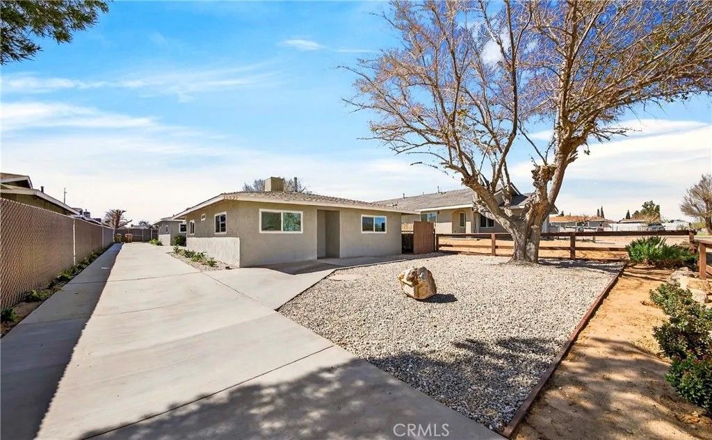 Photo of 16527 Vine Street, Hesperia, CA 92345 (MLS # SB26050344)