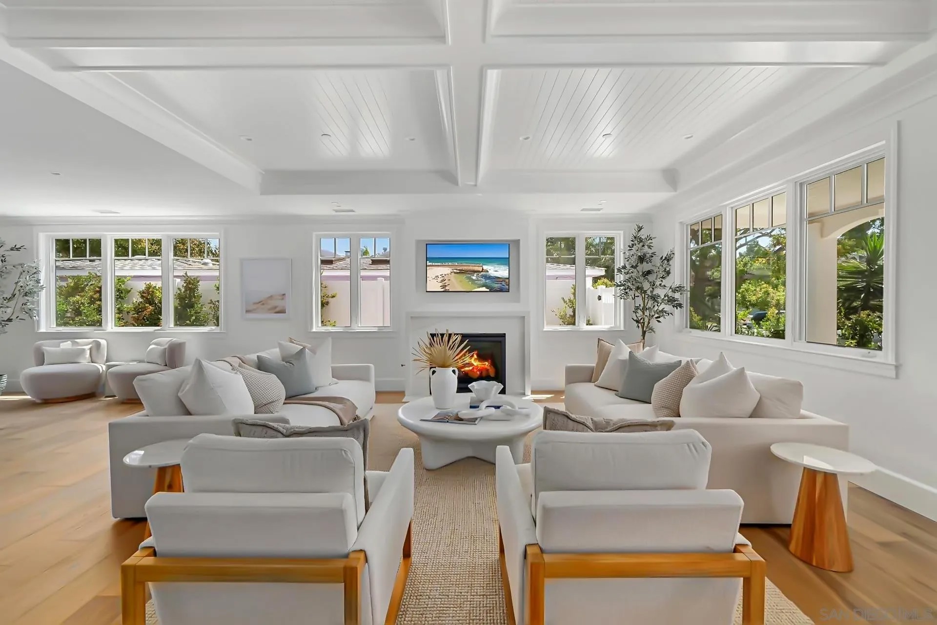 461 Country Club Ln