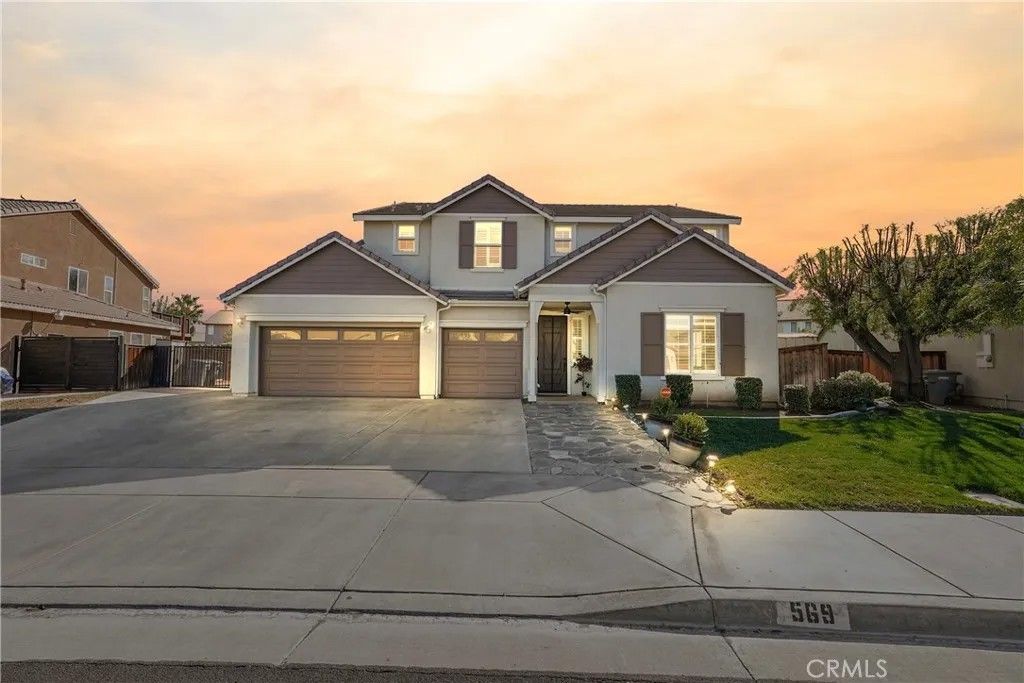 Photo of 569 Overleaf Way, San Jacinto, CA 92582 (MLS # SW26014842)