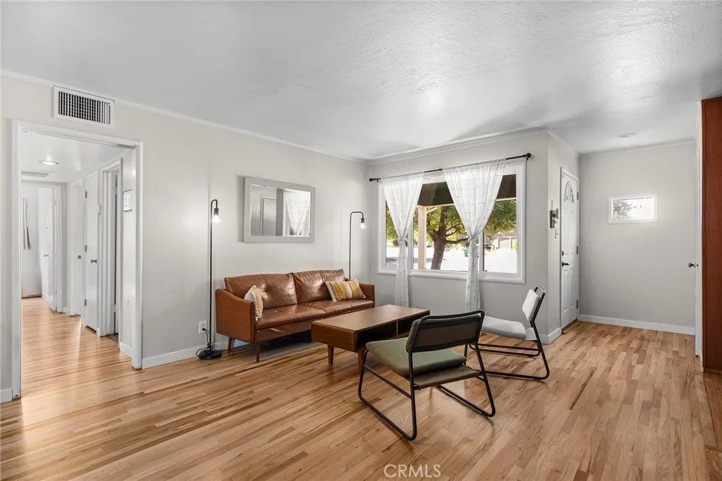 886 Lynn Lane