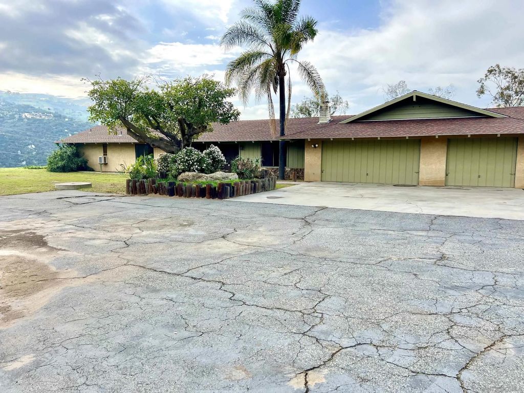 Photo of 10361 Old Castle Rd, Valley Center, CA 92082 (MLS # 260002005)