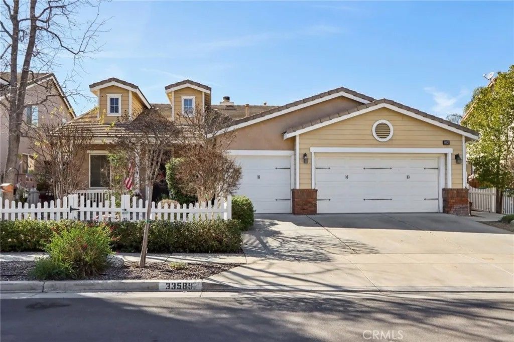 Photo of 33589 Eugenia Ln, Murrieta, CA 92563 (MLS # SW26037088)