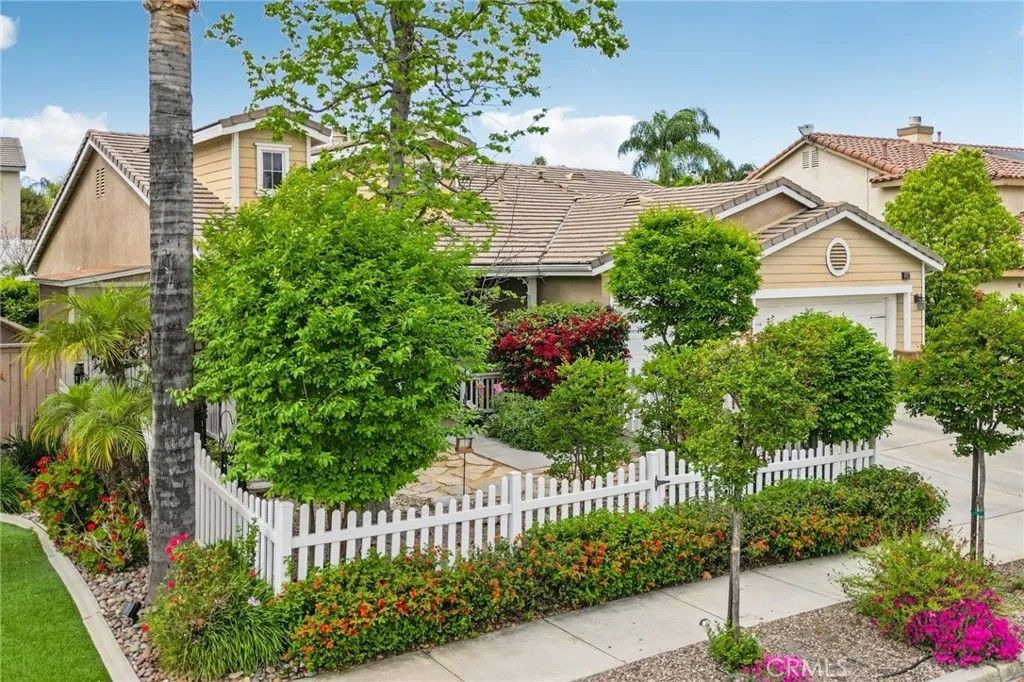 Photo of 33589 Eugenia Ln, Murrieta, CA 92563 (MLS # SW26037088)